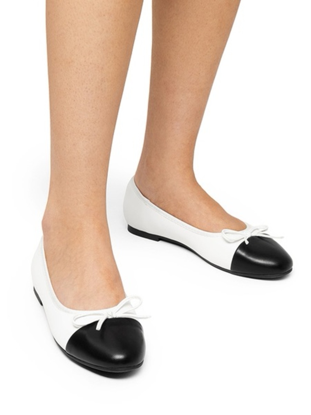 Dream Pairs Two-Tone White and Black Cap-Toe Ballet Flats